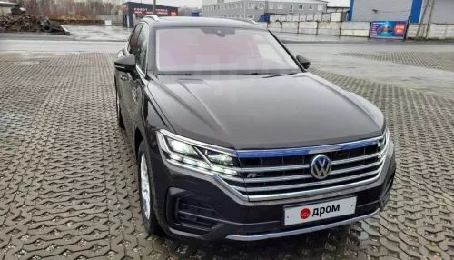 Volkswagen Touareg с двигателем в 249 лошадок продают за 7,5 млн рублей в Барнауле