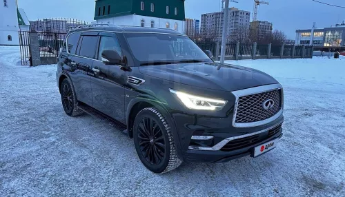 Infiniti QX80 с опрятным салончиком продают за 5,5 млн рублей в Барнауле