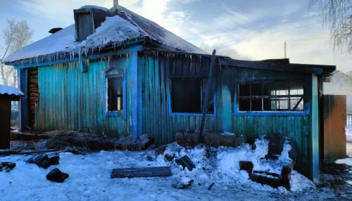 Алтайский Следком показал фото с места трагического пожара в доме многодетной семьи