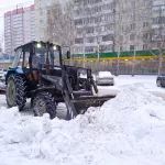 Дорожные службы перешли на продленный график работы из-за снегопада в Барнауле