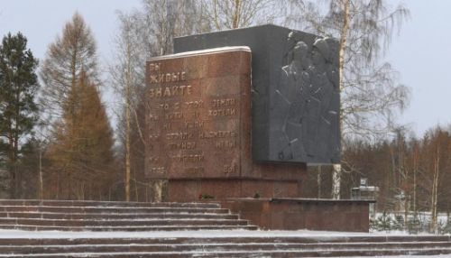 Путин возложил цветы к монументу в Ленинградской области