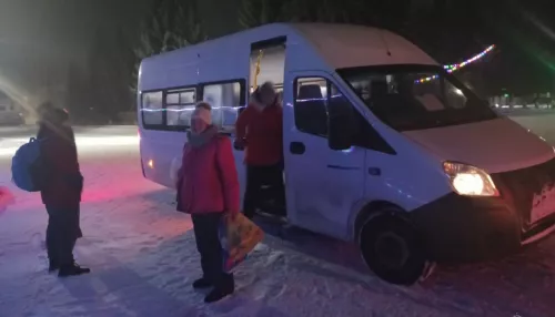 Алтайские спасатели помогли туристам из Новосибирска, у которых сломался автобус