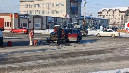 В селе Горного Алтая столкнулись две легковые машины