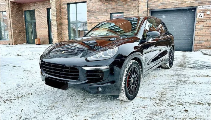 Ухоженный Porsche Cayenne продают за 5,5 млн рублей в Барнауле. Фото