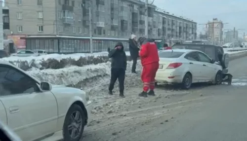 В Барнауле на проспекте Ленина произошло ДТП