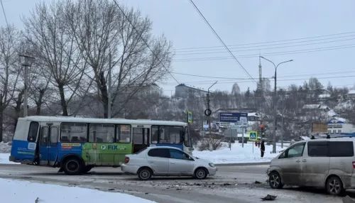 В Бийске два ребенка пострадали в ДТП с автобусом