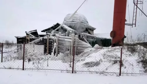 Старинный храм в Алтайском крае покрылся льдом и может рухнуть в любой момент