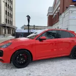 Porsche Cayenne в эксклюзивном цвете продают в Барнауле за 14,9 млн рублей. Фото