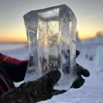 В Бийске оформляют ледяной городок к Крещению. Фото и видео