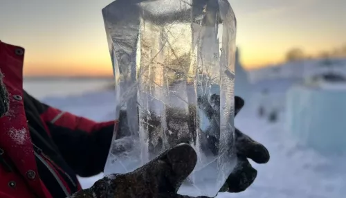 В Бийске оформляют ледяной городок к Крещению. Фото и видео