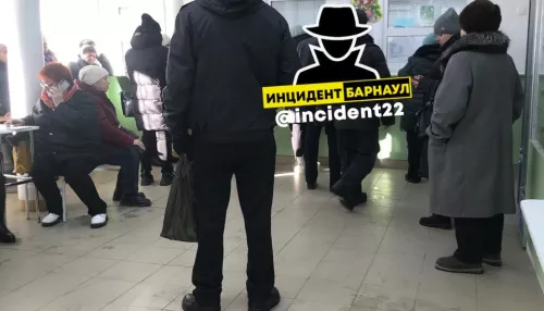 Барнаульцы пожаловались на длинные очереди и отсутствие льготных лекарств в аптеке