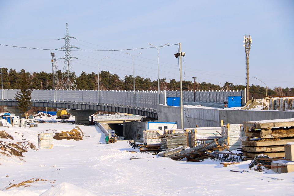 Приостановленная стройка транспортной развязки в Барнауле. 16 января 2025 года