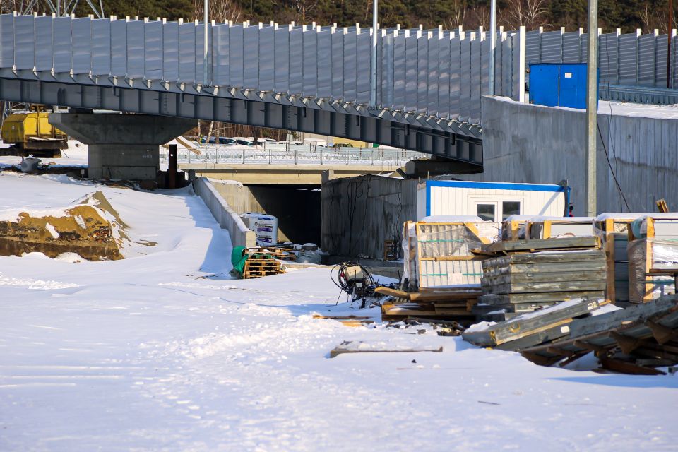 Приостановленная стройка транспортной развязки в Барнауле. 16 января 2025 года