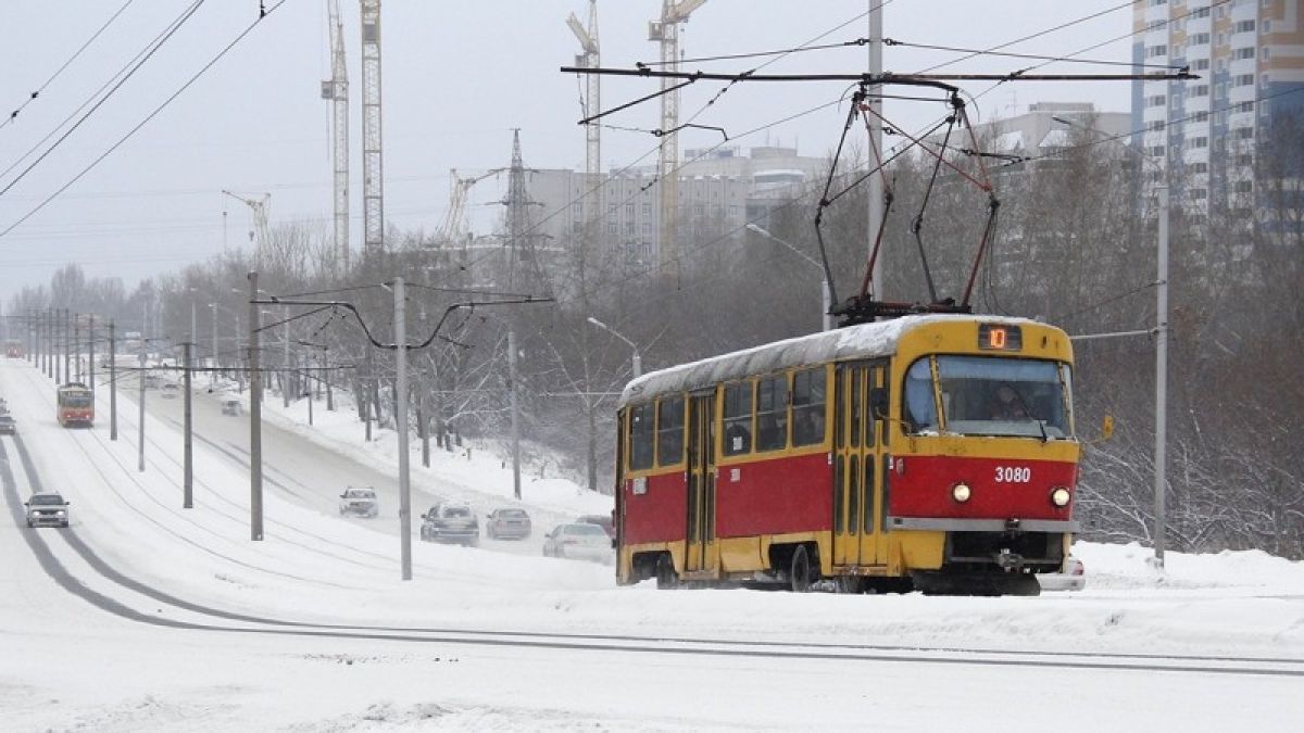 Общественный транспорт изменил маршруты из-за прорыва воды в Барнауле