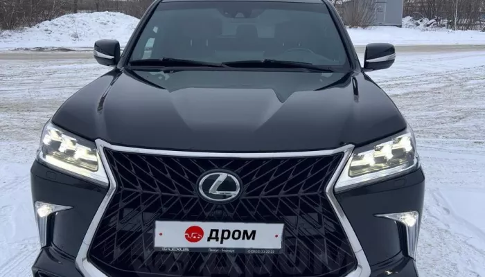 Lexus с двигателем в 367 лошадей продают за 16 млн рублей в Барнауле. Фото