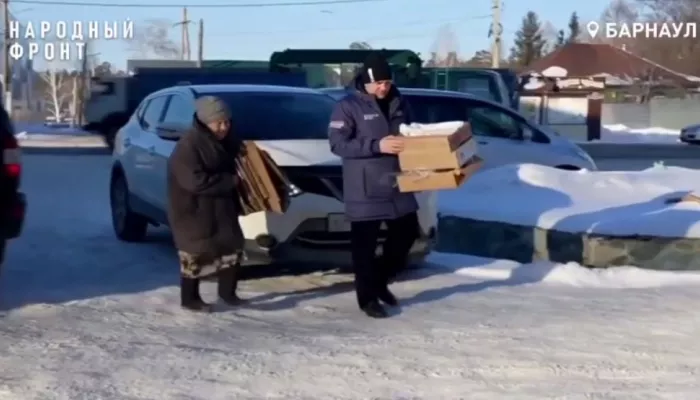 В Барнауле 89-летняя ветеран труда вынуждена топить печь коробками с мусорки