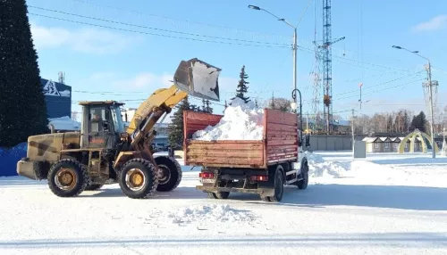 Площадь Сахарова в Барнауле открыли для движения с 18 января