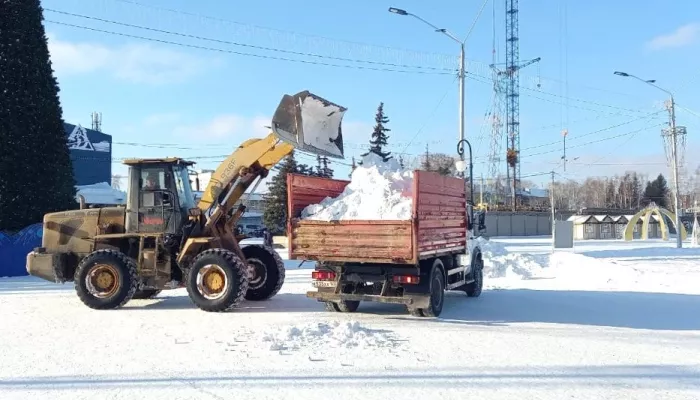 Площадь Сахарова в Барнауле открыли для движения с 18 января