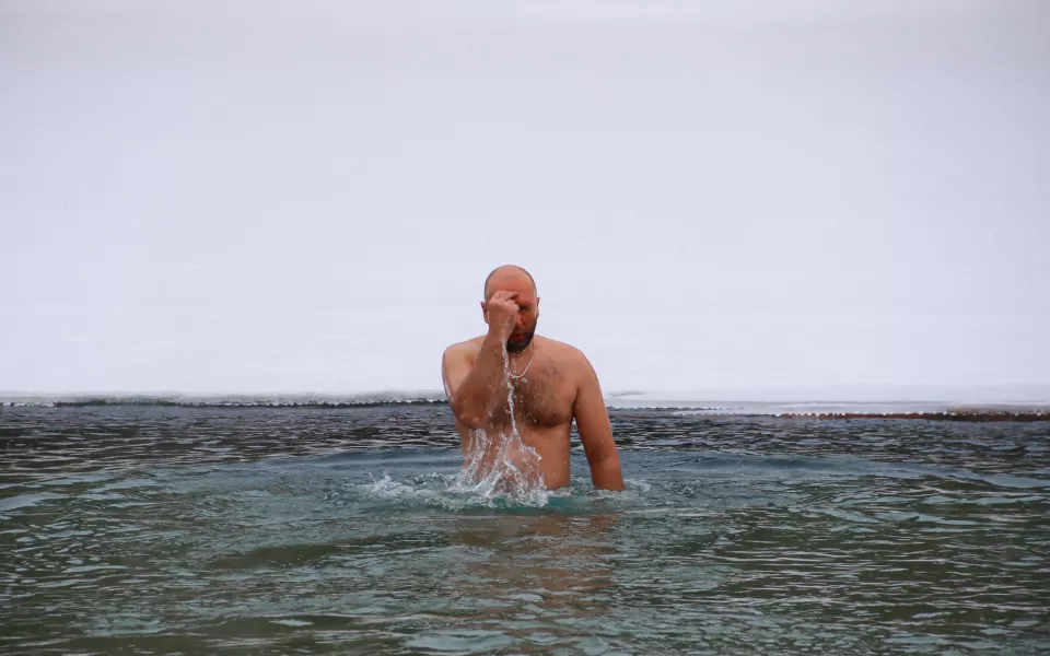 Врач напомнил барнаульцам правила купания в крещенских купелях