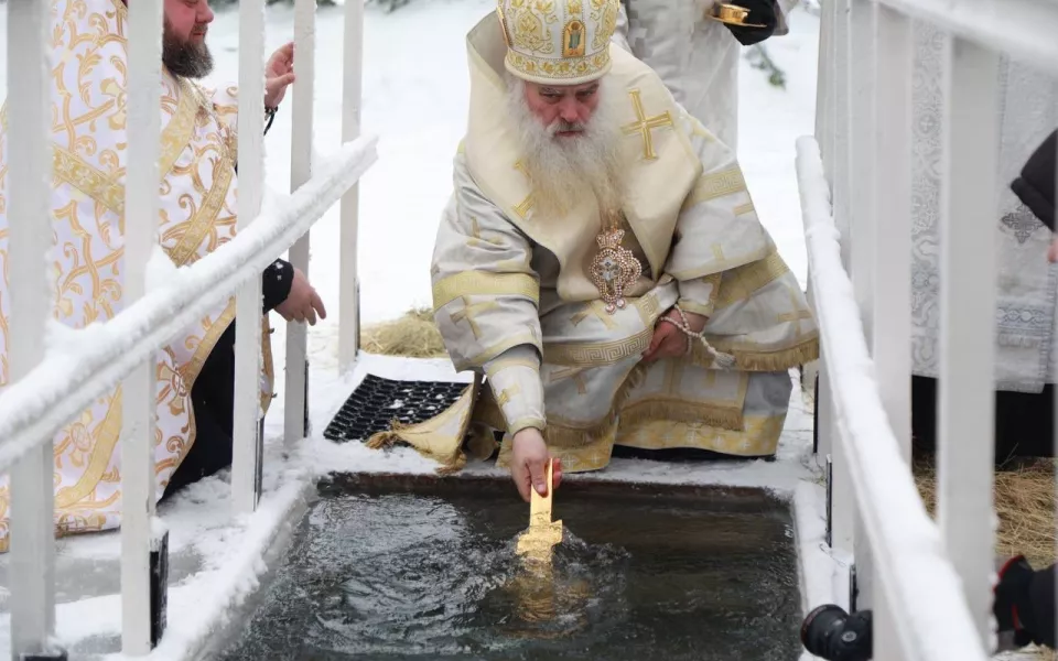 Монах-реаниматолог раскрыл, кому нельзя купаться в проруби на Крещение