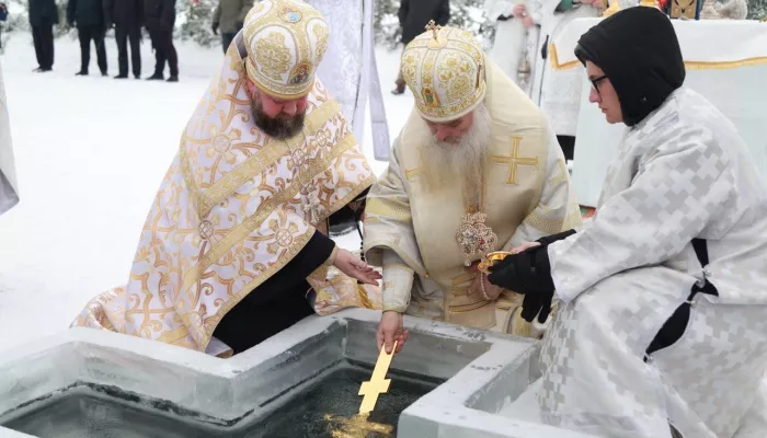 Барнаульцы окунулись в купель на Речном вокзале. Фоторепортаж