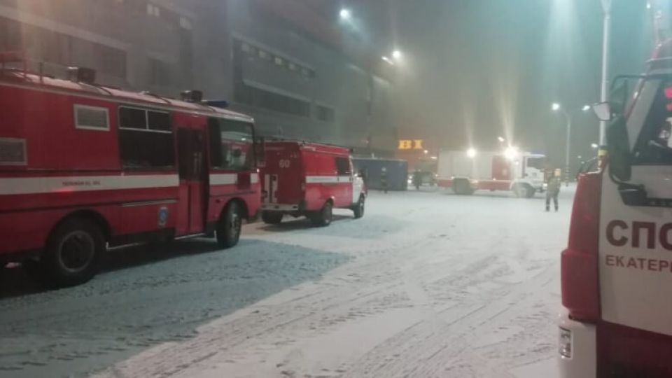Посетителей ТЦ в Екатеринбурге эвакуировали из-за пожара