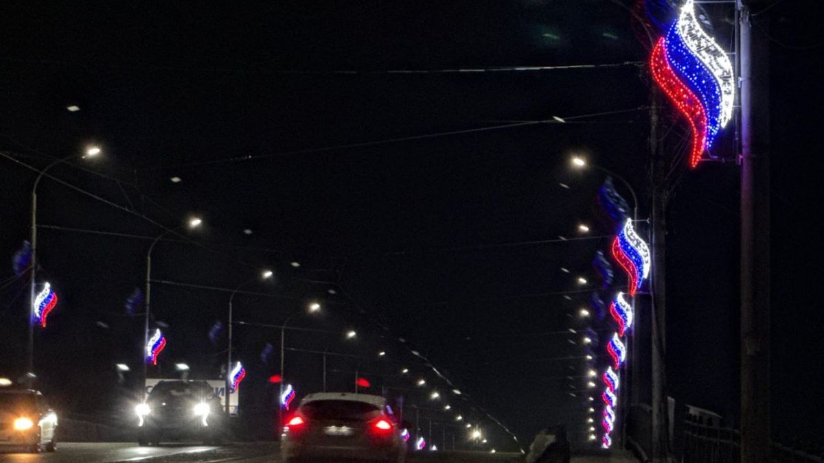 Подсветка в виде флагов России в Бийске