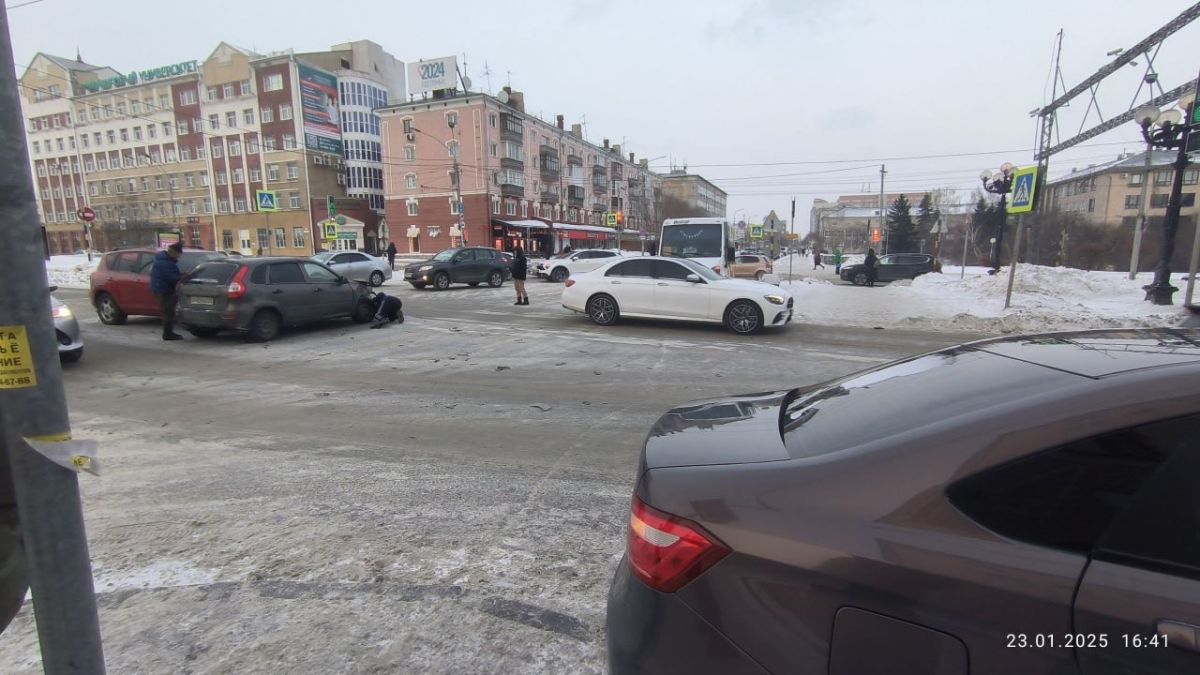 ДТП возле "ЦУМа" в Барнауле