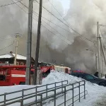 Крупный пожар охватил частный дом в центре Барнаула. Фото