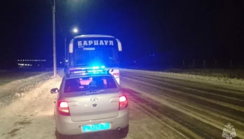 Пассажирский автобус Бурла – Барнаул сломался на трассе посреди полей