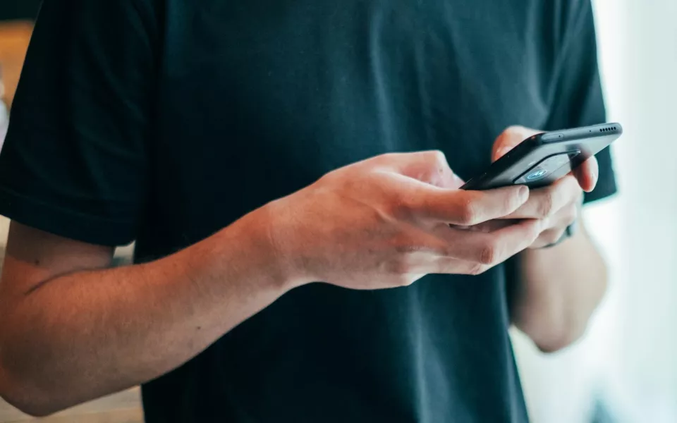 Студент из Горно-Алтайска перечислил аферистам почти 900 тысяч рублей