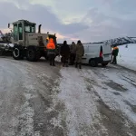 В Республике Алтай легковушка столкнулась с автогрейдером