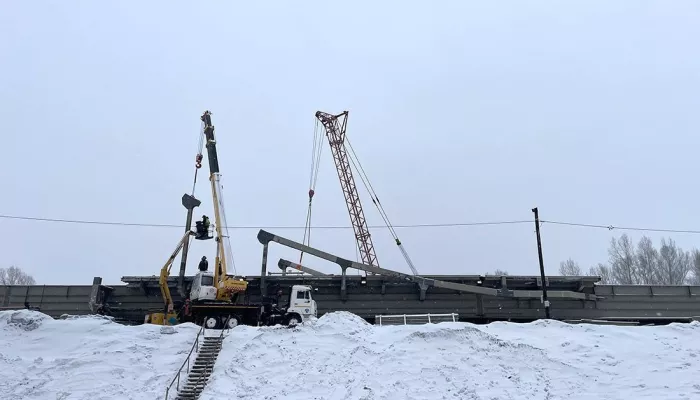 Строительство моста между селом Подгорным и Республикой Алтай завершено на 40%