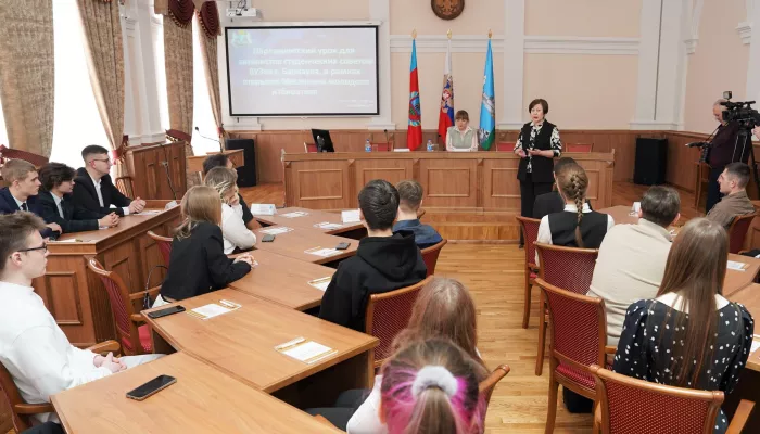 В Барнауле провели парламентский урок для студентов алтайских вузов