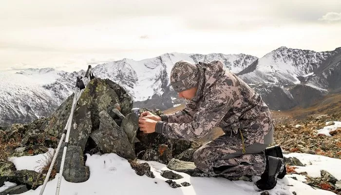 Сайлюгемский нацпарк получил фотоловушки для учета численности ирбиса