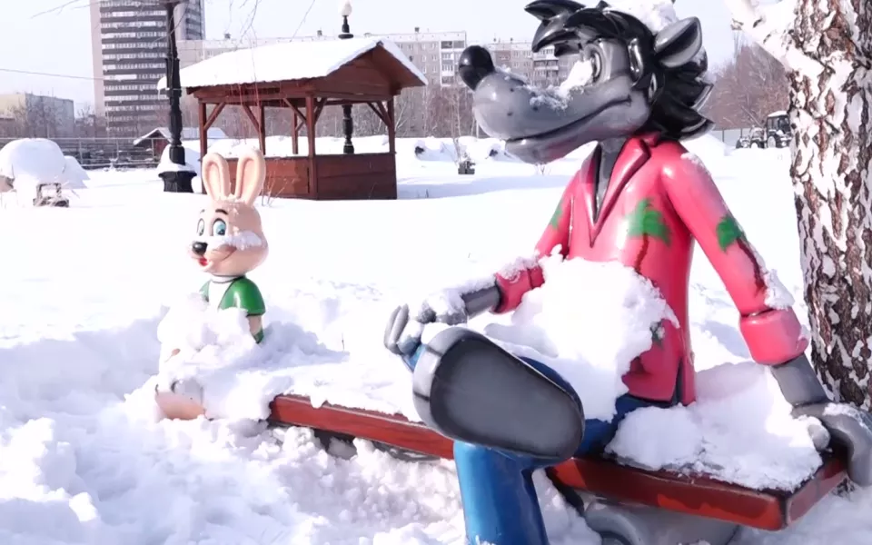 В барнаульском зоопарке демонтировали фигуры из советских мультфильмов