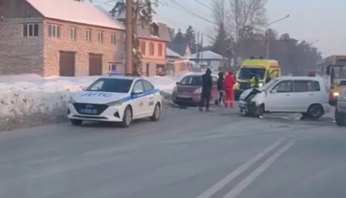 В Барнауле утреннее ДТП на Змеиногорском тракте привело к крупной пробке