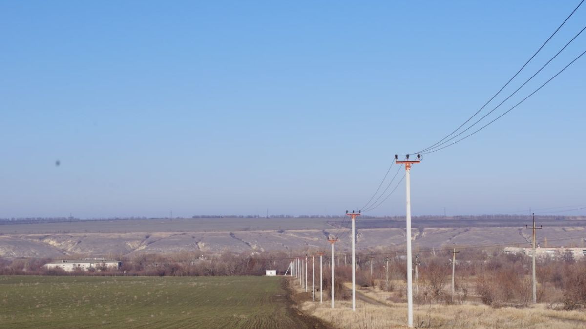 Воздушная линия в городе Зимогорье, ЛНР, Славяносербский район