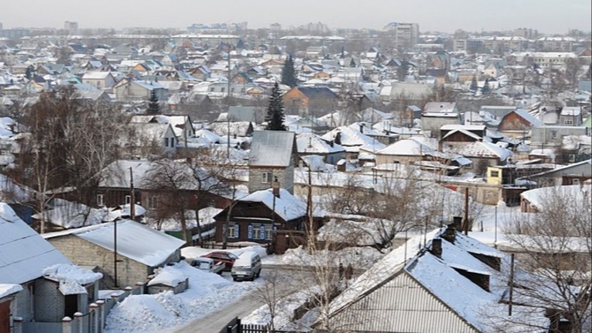 Десятки частных домов остались без отопления возле "Юбилейного" парка в Барнауле