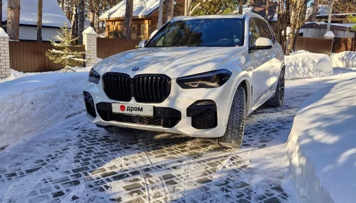 BMW X5 в бронепленке и керамике продают за 8,6 млн рублей в Барнауле. Фото