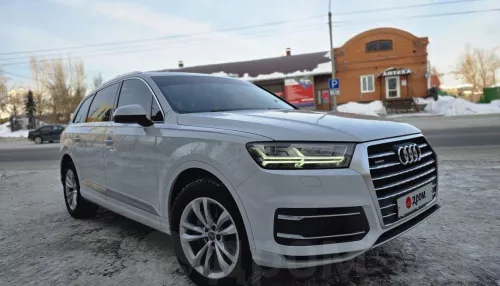 Audi Q7 с панорамной крышей и кожаным салоном продают за 5 млн рублей в Барнауле