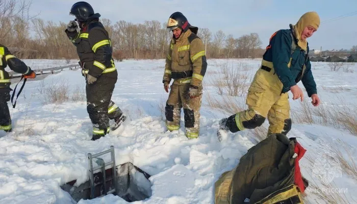 В Алейске ребенок упал в пятиметровый погреб с ледяной водой