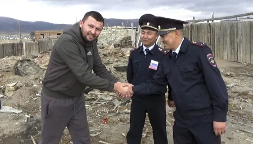 Полицейских из Горного Алтая наградили медалями За смелость во имя спасения