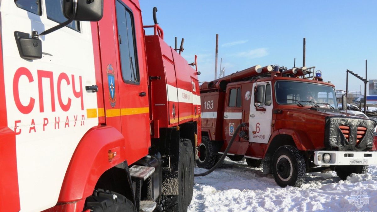 Пожар в Барнауле на 6-й Нагорной, 15