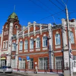 Старинную гордуму с башенкой в центре Барнаула ждет крышесносная переделка. Фото