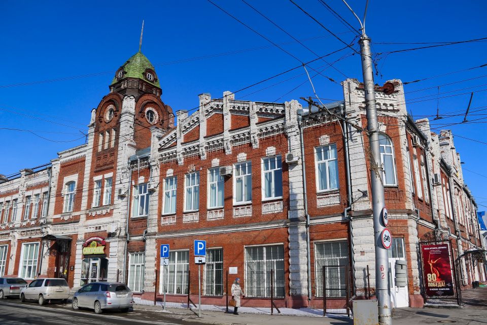 Городская дума на пр. Ленина, 6/ул. Льва Толстого, 24