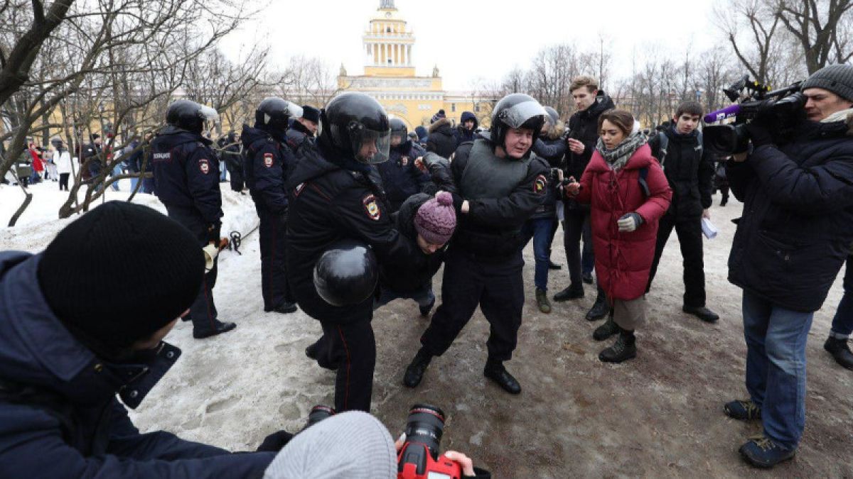 Участников "Марша разгневанных матерей" задержали в Москве и Санкт-Петербурге