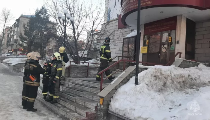 У гостиницы Турист в Барнауле заметили большое скопление пожарных машин