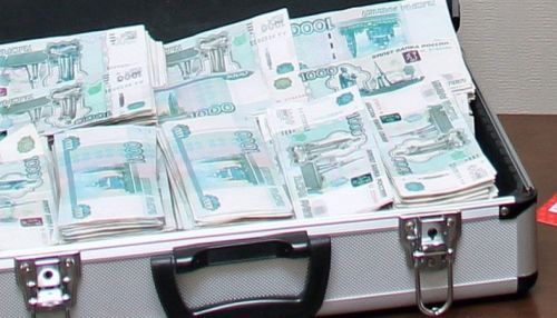 Более миллиона рублей похитили из припаркованного Porsche Cayenne в Барнауле