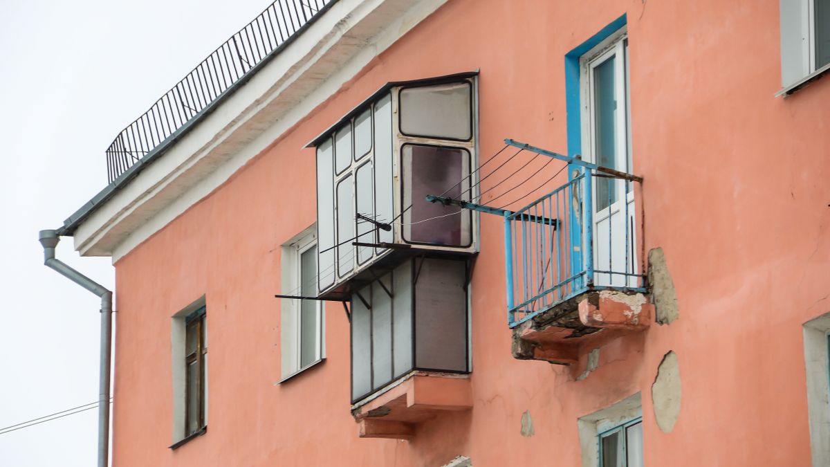 Аварийный дом в Барнауле